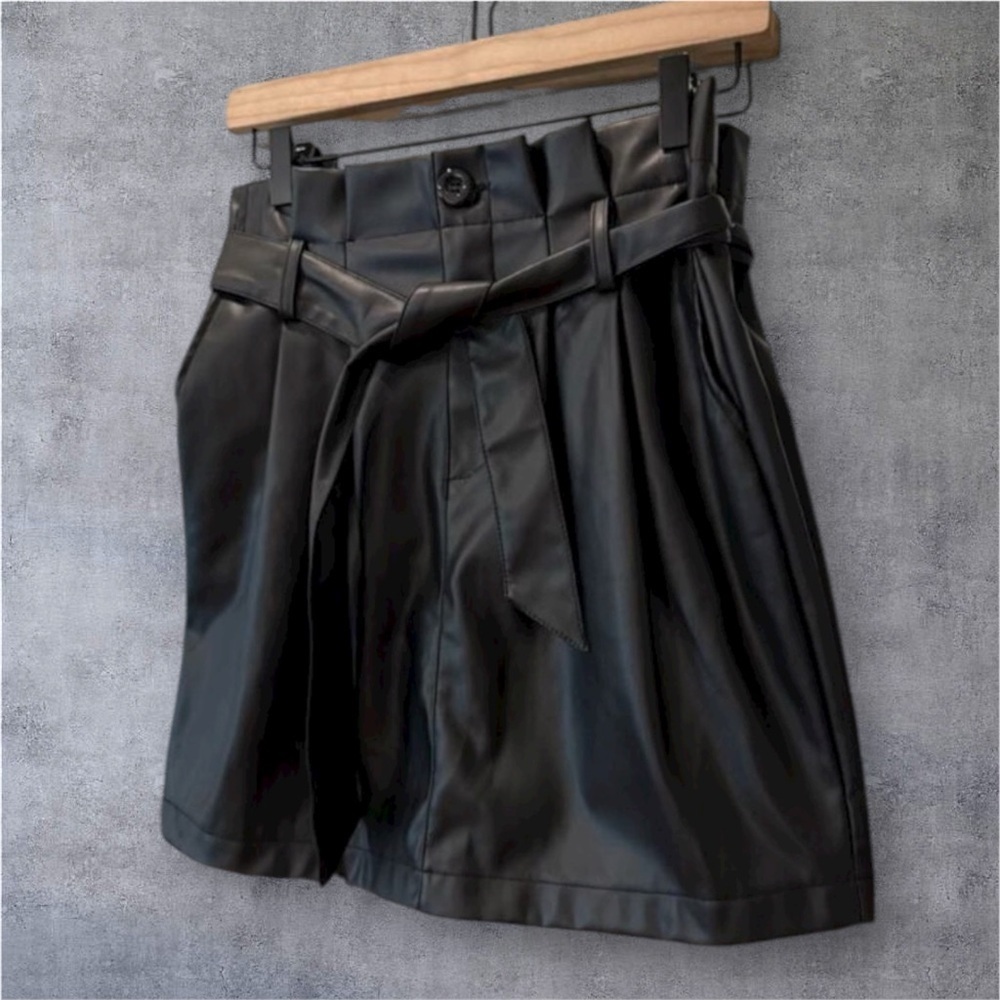 Kendall + Kylie Black Faux Leather Mini Skirt Medium
